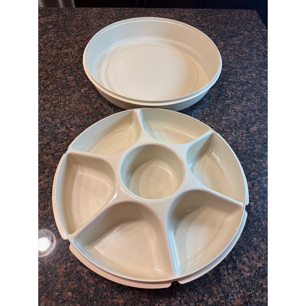 Vintage Tupperware Veggie Tray 1665-3 IN GREAT CONDITION